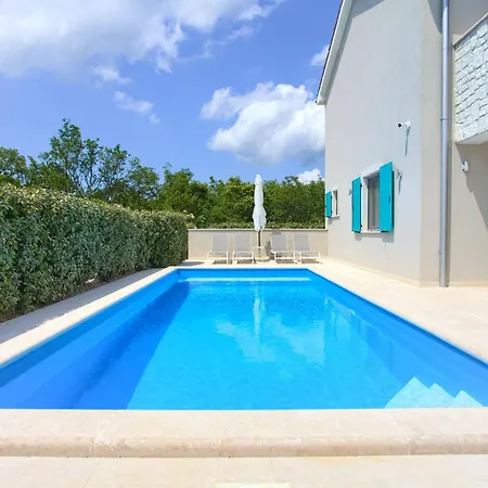 Casa Ulika With Heated Pool فيلة