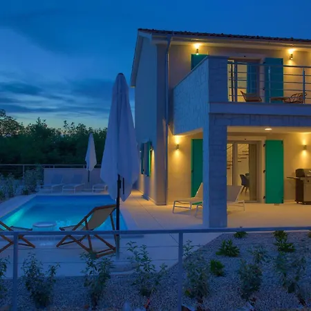 فيلة Casa Ulika With Heated Pool Rasopasno